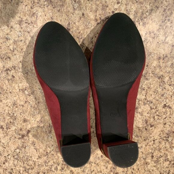 Lily Morgan Sz 9 burgundy faux suede pump, gold heel detail, never worn - Picture 7 of 16